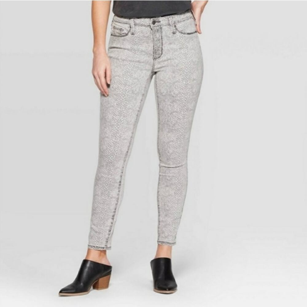 Universal Thread Gray Snakeskin Zip Fly Ankle Length Skinny Jeans Size 16/33R‎